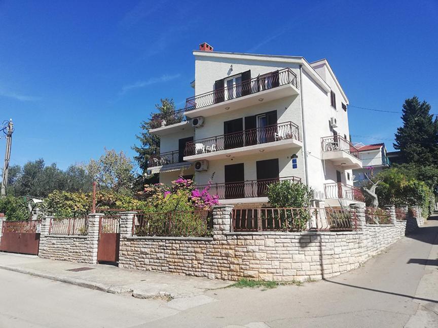 Danyja Apartments Свети свети Филип и Яков Екстериор снимка